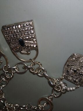Silver-Tone Filigree Charm Bracelet with Pearls and Black Stone Accents 7.5"